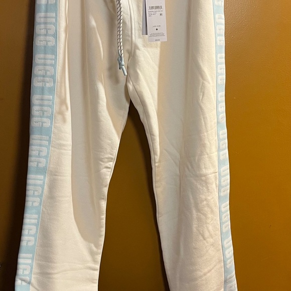 UGG 2-piece Sweatsuit - Picture 5 of 7